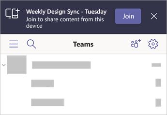 Baner w aplikacji Teams informujący, że w pobliżu znajduje się Weekly Design Sync — wtorek, z możliwością dołączenia z urządzenia mobilnego.