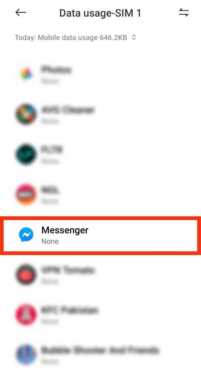 قم بالتمرير لأسفل إلى Messenger