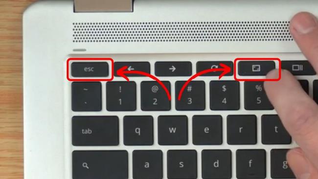 Khôi phục thanh tác vụ Chromebook bằng cách thoát toàn màn hình