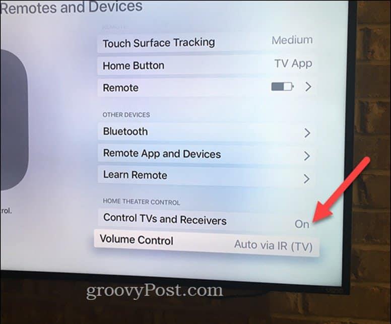 كيفية التحكم في حجم التلفزيون والطاقة باستخدام Apple TV Remote
