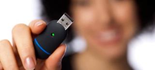 Windows 10 で USB フラッシュ ドライブまたは SD カードを暗号化する方法