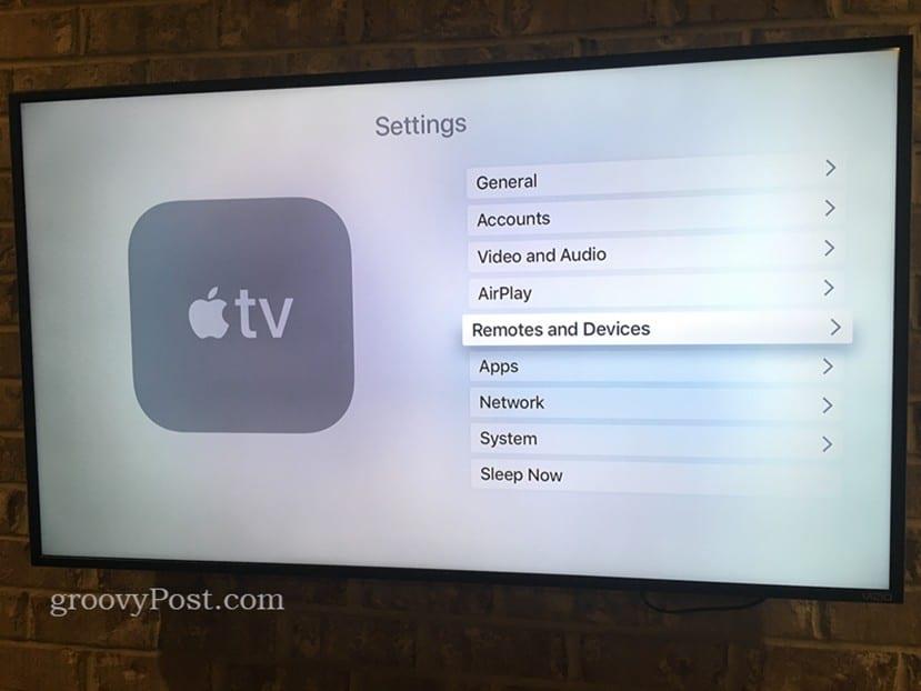 كيفية التحكم في حجم التلفزيون والطاقة باستخدام Apple TV Remote