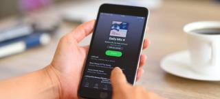 Cara Mendengar Spotify dengan Rakan