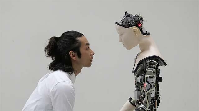 인간 그 이상: AI의 경이로움이 런던에서 전시됩니다