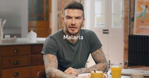 David Beckham dalam video ini boleh bercakap 9 bahasa tetapi itu membuatkan penonton panik